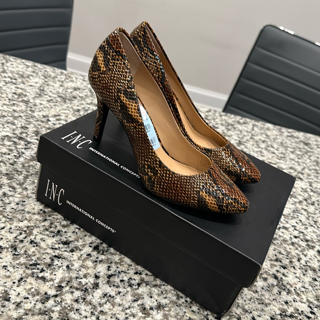 INC International Concepts Size 65 Brand New With Box